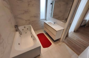 Apartament de închiriat – 4 camere, 100 mp, zona Mărul de Aur, Baia Mare Loc de parcare inclus