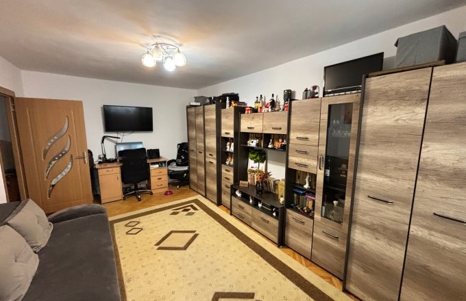 Apartament 3 camere de vânzare – Bld. Traian, Zona Muzeul de Mineralogie