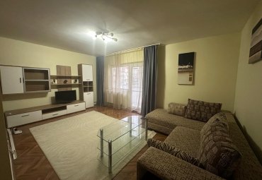 Apartament de închiriat 3 camere, 395 euro lună, Strada Republicii, Baia Mare Etaj 1