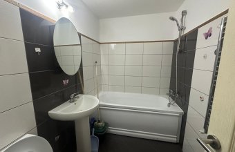Apartament de închiriat 3 camere, 395 euro lună, Strada Republicii, Baia Mare Etaj 1