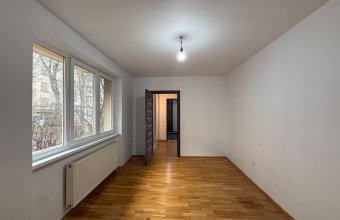 Apartament 3 camere ,parter Victoriei zona Gran Galla