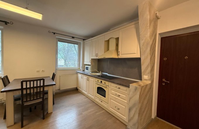 Apartament 3 camere ,parter Victoriei zona Gran Galla