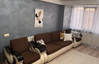 Apartament 4 camere - etaj 2 ,B-dul Traian ,la cheie