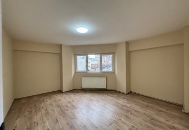 Apartament 2 camere – Bld. Traian, Muzeul de Mineralogie,etaj 2