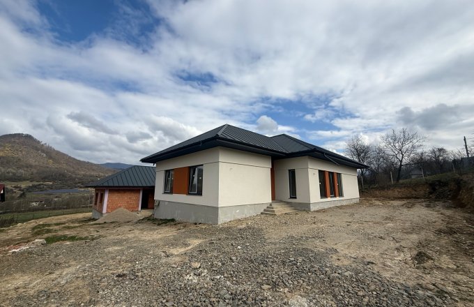 Casa individuala Tautii de Sus,zona rezidentiala,600 mp teren