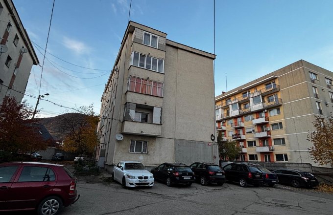 Garsoniera, etaj 1 - Str. Victoriei, zona Pronto