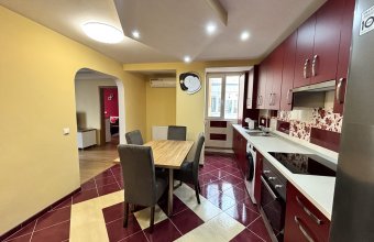 Apartament 4 camere - Bld. Bucuresti, zona Semiluna