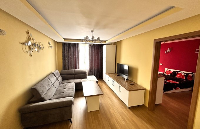 Apartament 4 camere - Bld. Bucuresti, zona Semiluna