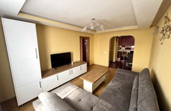 Apartament 4 camere - Bld. Bucuresti, zona Semiluna