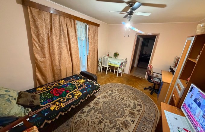 Apartament de vânzare 2 camere, 66 mp construiți, zona Piața Albina, Baia Mare