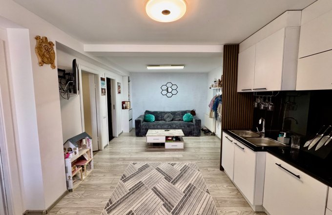 Apartament 2 camere ,Regele Ferdinand zona Gradinitanr 4,etaj 3