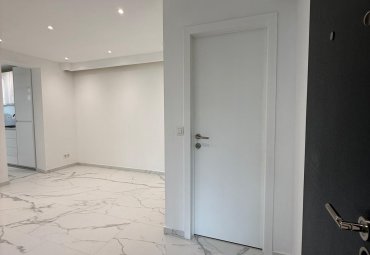 Apartament 3 camere decomandat | etaj 1 | central B-dul Bucuresti,optional garaj