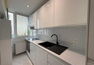 Apartament 3 camere decomandat | etaj 1 | central B-dul Bucuresti,optional garaj