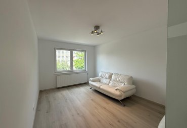 Apartament 3 camere decomandat | etaj 1 | central B-dul Bucuresti,optional garaj