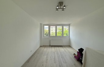 Apartament 3 camere decomandat + garaj,B-dul Bucuresti