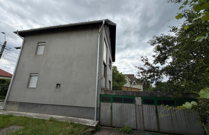Casă de vânzare 145 mp utili, teren 650 mp, terasă de 50 mp Centrul Vechi