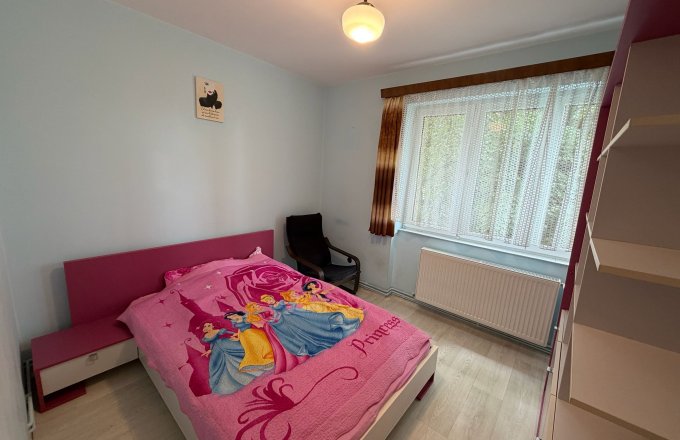 Apartament 4 camere de vânzare 75 mp utili Etaj 3 Zona Spital TBC