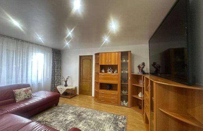 Apartament 4 camere ,Vasile Alecsandri ,parter înalt