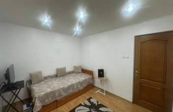 Apartament 4 camere ,Vasile Alecsandri ,parter înalt