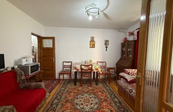 Apartament 3 camere cu teren ,1.5 ari ,120 mp ,zona PARC