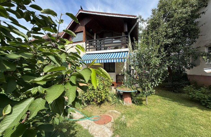 Apartament 3 camere cu teren ,1.5 ari ,120 mp ,zona PARC