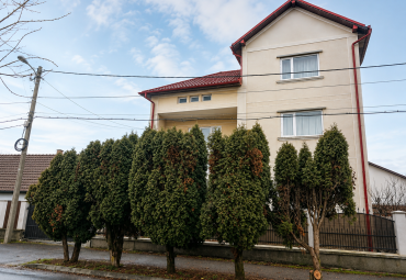 Casă de vânzare ultracentral P+1 ,Baia Mare , zona Avram Iancu ,3 ari teren
