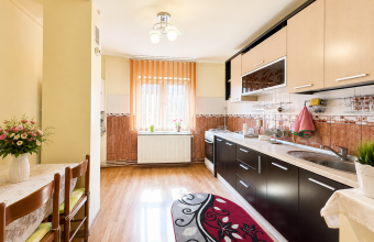 Apartament 2 camere - decomandat Moldovei zona Ambasador