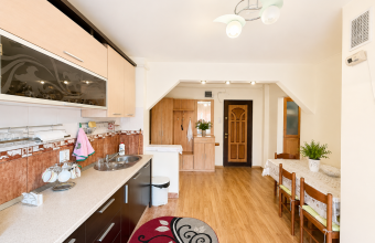 Apartament 2 camere - decomandat Moldovei zona Ambasador