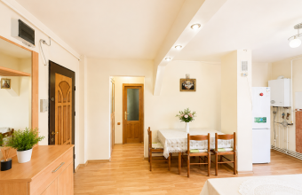 Apartament 2 camere - decomandat Moldovei zona Ambasador