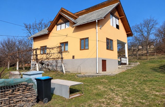 Casa individuala - Teren 2400 mp, Sisesti