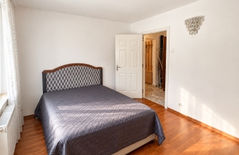 Apartament 4 camere de vânzare – Etaj 1, zonă Facultatea de Litere