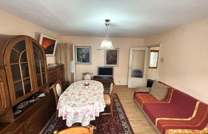 Apartament 4 camere de vânzare – Etaj 1, zonă Facultatea de Litere