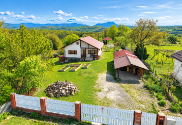 Casă deosebită cu livadă și teren de 6.790 mp | Berința, la doar 19 km de Baia Mare