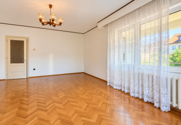 Apartament 4 camere + terasă | Zona Prefecturii | Parter inalt