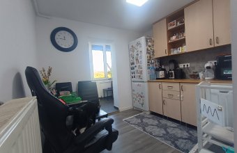 Apartament 3 camere, 64 mp, decomandat – etaj 4, cu acoperiș