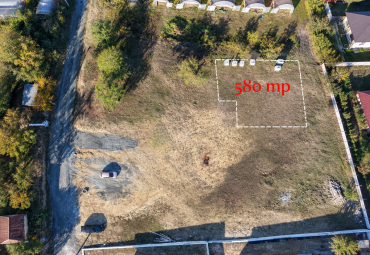 Teren intravilan de 580 mp – zonă frumoasă, priveliște deosebită și utilități la limita proprietatii