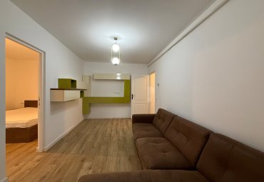 Inchiriere-apartament 3 camere, etaj 1, Cuza Voda, zona Varsteana
