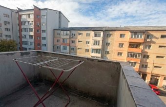 Apartament cu 3 camere ,zona Garii