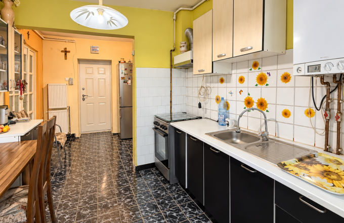 Apartament 2 camere decomandate ,Cosbuc Aleea cu castani,parter ideal dezvoltare