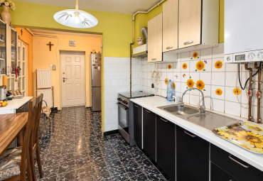 Apartament 2 camere decomandate ,Cosbuc Aleea cu castani,parter ideal dezvoltare