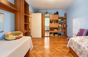 Apartament 2 camere decomandate ,Cosbuc Aleea cu castani,parter ideal dezvoltare