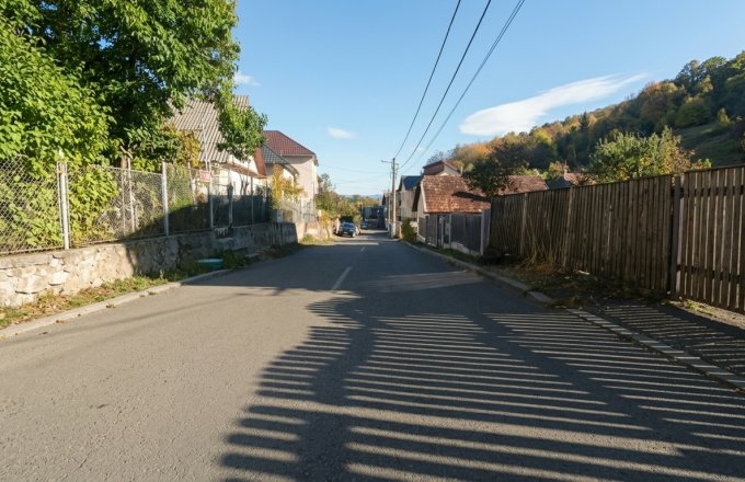 Casa individuala cu garaj si beci in pamant, Valea Rosie