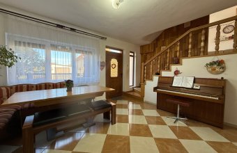 Casă individuală D+P+1E , Săsar,dublu acces , 1067 mp teren